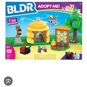 BLDR Adopt Me Coffee Shop Building Set 225 Pieces Jazwares Roblox Ages 8+